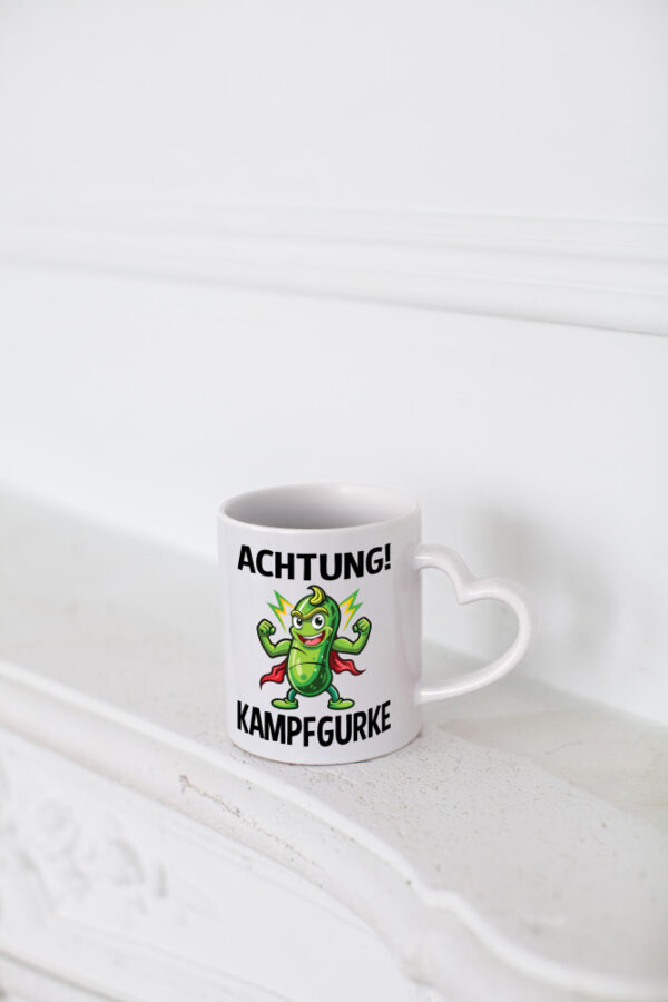 Achtung Kampfgurke | Kult | Lustige Gurke - Herzhenkel Tasse - Kaffeetasse / Geschenk / Familie