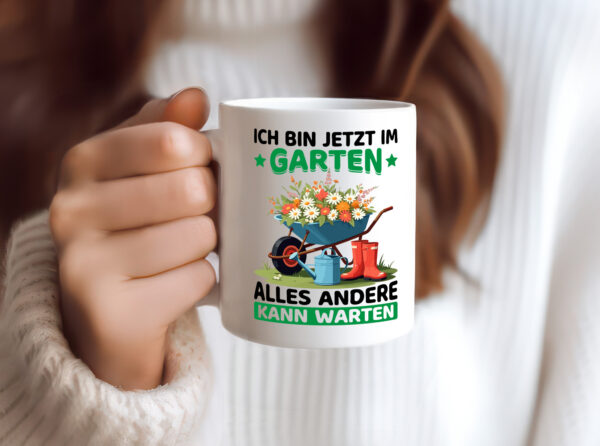 Im Garten alles andere kann warten | Gärtner | Gartenarbeit - Tasse Weiss - Kaffeetasse / Geschenk / Familie