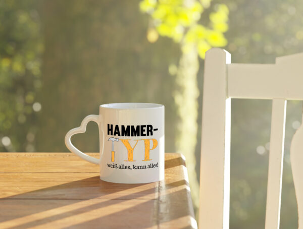 Hammer Typ | Kann alles | weiß alles | Papa ist der beste - Herzhenkel Tasse - Kaffeetasse / Geschenk / Familie