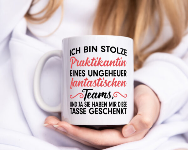 Stolze Praktikantin | Arbeitswelt Tasse | Praktikum - Tasse Weiss - Kaffeetasse / Geschenk / Familie