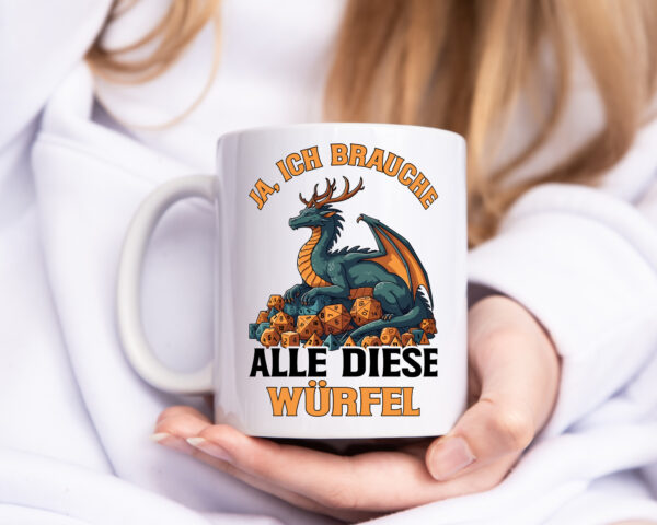 Ja ich brauche alle diese Würfel | Drache | Rollenspiel - Tasse Weiss - Kaffeetasse / Geschenk / Familie