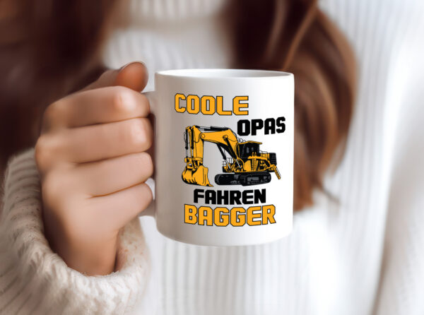 Coole Opas fahren Bagger | Baggerfahrer | Opa - Tasse Weiss - Kaffeetasse / Geschenk / Familie