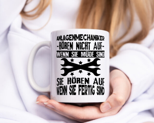 Sie hören nicht auf wenn sie müde sind | Anlagenmechaniker - Tasse Weiss - Kaffeetasse / Geschenk / Familie