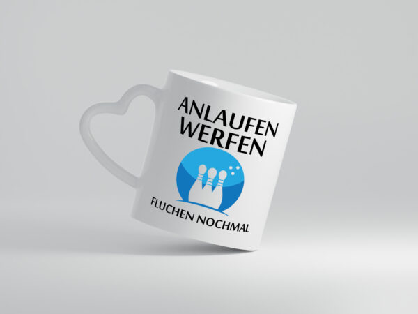 Anlaufen werfen fluchen nochmal | Bowling | Sport - Herzhenkel Tasse - Kaffeetasse / Geschenk / Familie