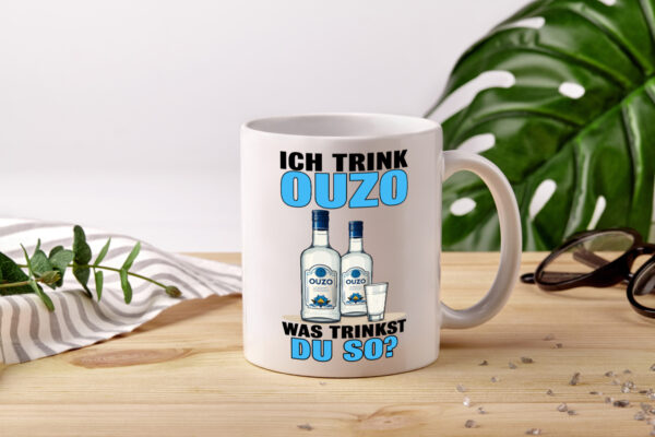 Ich trinke Ouzo was trinkst du so? Schnaps - Tasse Weiss - Kaffeetasse / Geschenk / Familie