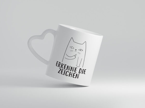 Erkenne die Zeichen | Katzenbesitzer | witzige Katze - Herzhenkel Tasse - Kaffeetasse / Geschenk / Familie