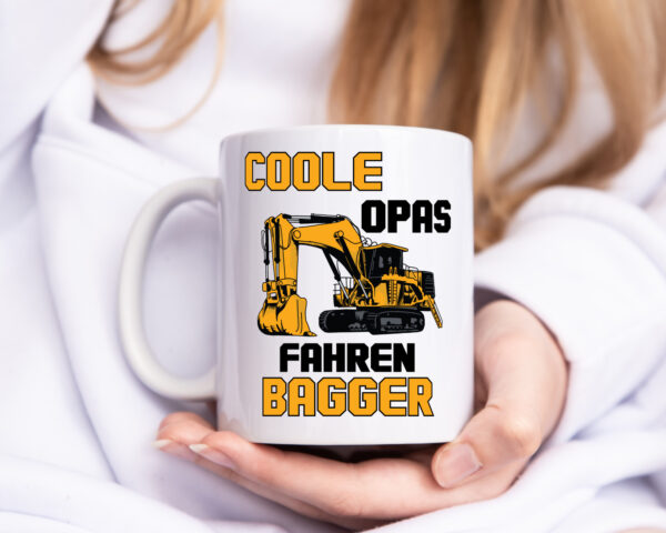 Coole Opas fahren Bagger | Baggerfahrer | Opa - Tasse Weiss - Kaffeetasse / Geschenk / Familie