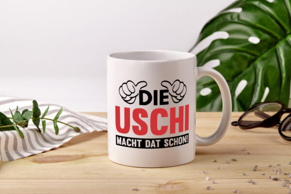 Die Uschi macht dat schon | Frauen - Tasse Weiss - Kaffeetasse / Geschenk / Familie