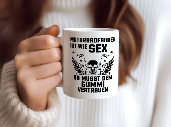 Motorrad fahren ist wie sex du musst dem Gummu vertrauen - Tasse Weiss - Kaffeetasse / Geschenk / Familie