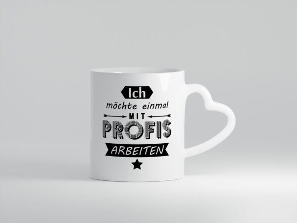 Einmal mit Profis Arbeiten | Arbeit | alle sind schlecht - Herzhenkel Tasse - Kaffeetasse / Geschenk / Familie