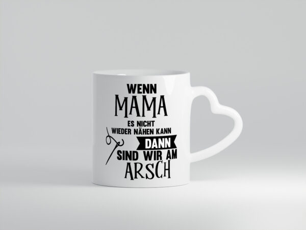 Wenn mama es nicht nähen kann | Nähmaschiene | Nadel - Herzhenkel Tasse - Kaffeetasse / Geschenk / Familie