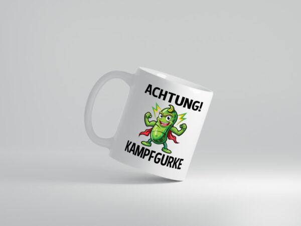 Achtung Kampfgurke | Kult | Lustige Gurke - Tasse Weiss - Kaffeetasse / Geschenk / Familie