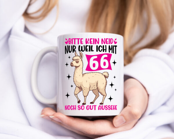 66. Geburtstag | 66 Jahre | Lama | gut aussehen - Tasse Weiss - Kaffeetasse / Geschenk / Familie