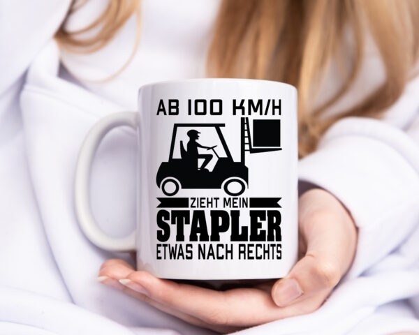 Mein Stapler zieht nach rechts | Staplerfahrer - Tasse Weiss - Kaffeetasse / Geschenk / Familie