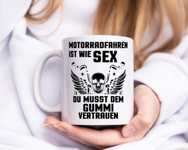 Motorrad fahren ist wie sex du musst dem Gummu vertrauen - Tasse Weiss - Kaffeetasse / Geschenk / Familie