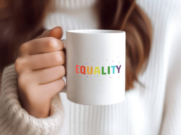 Equality Tasse | bunter Spruch | LGBTQ+ | farbenfroh - Tasse Weiss - Kaffeetasse / Geschenk / Familie