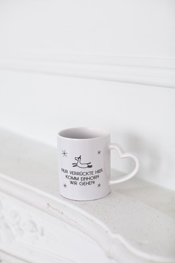 Nur verrückte hier | Einhorn | lass uns gehen - Herzhenkel Tasse - Kaffeetasse / Geschenk / Familie