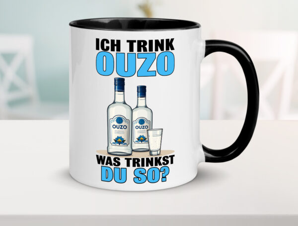 Ich trinke Ouzo was trinkst du so? Schnaps Farbige Tasse - Kaffeetasse / Geschenk / Familie