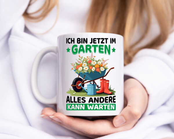 Im Garten alles andere kann warten | Gärtner | Gartenarbeit - Tasse Weiss - Kaffeetasse / Geschenk / Familie