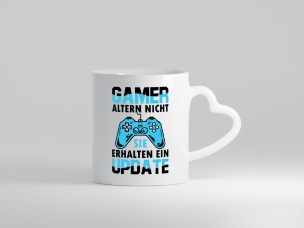 Gamer altern nicht | Controller - Herzhenkel Tasse - Kaffeetasse / Geschenk / Familie