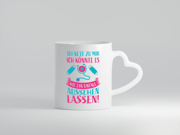 Sei nett, könnte wie ein Unfall aussehen | Stethoskop - Herzhenkel Tasse - Kaffeetasse / Geschenk / Familie