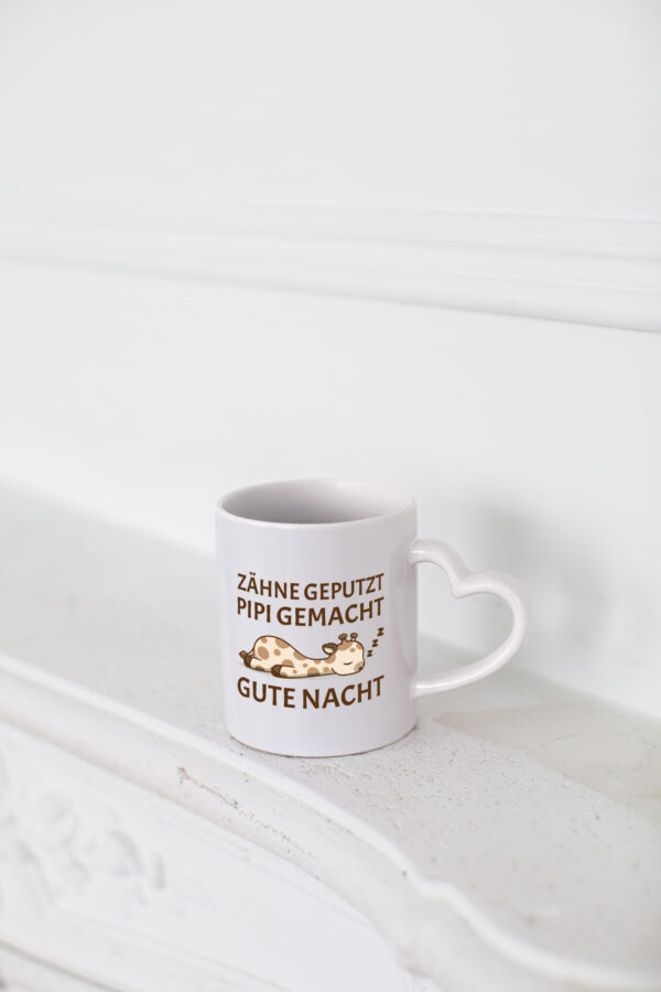 Zähne geputzt, Pipi gemacht, gute Nacht | Giraffe - Herzhenkel Tasse - Kaffeetasse / Geschenk / Familie