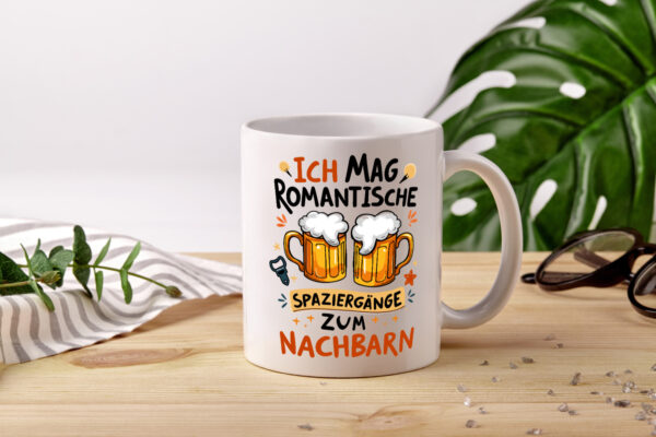 Spaziergang zum Nachbarn | Biertrinker | Lieblingsnachbar - Tasse Weiss - Kaffeetasse / Geschenk / Familie