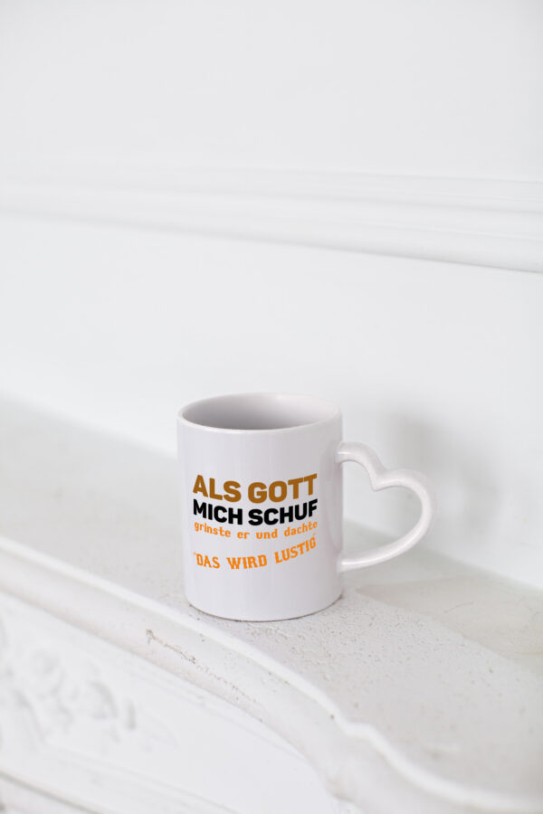 Als Gott mich schuf | Spruch Humor | Das wird lustig - Herzhenkel Tasse - Kaffeetasse / Geschenk / Familie
