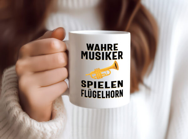 Wahre Musiker spielen Flügelhorn | Trompete - Tasse Weiss - Kaffeetasse / Geschenk / Familie