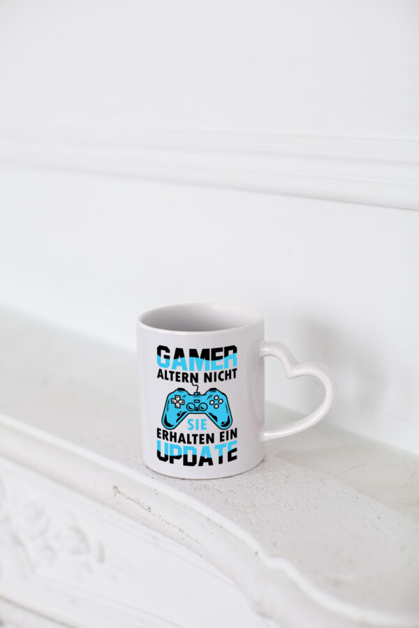 Gamer altern nicht | Controller - Herzhenkel Tasse - Kaffeetasse / Geschenk / Familie