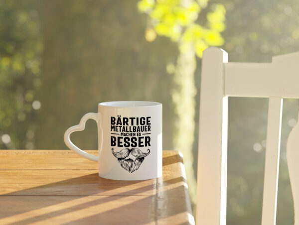 Metallbauer machen es besser | Bart - Herzhenkel Tasse - Kaffeetasse / Geschenk / Familie