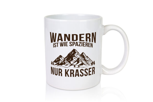 Wandern wie spazieren, nur krasser | Gebirge | Bäume - Tasse Weiss - Kaffeetasse / Geschenk / Familie