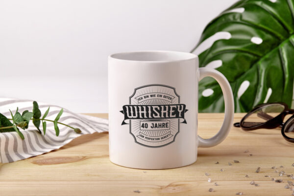 Guter Whisher | 40 Jahre | Emblem - Tasse Weiss - Kaffeetasse / Geschenk / Familie