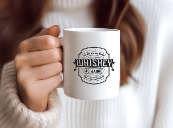 Guter Whisher | 40 Jahre | Emblem - Tasse Weiss - Kaffeetasse / Geschenk / Familie