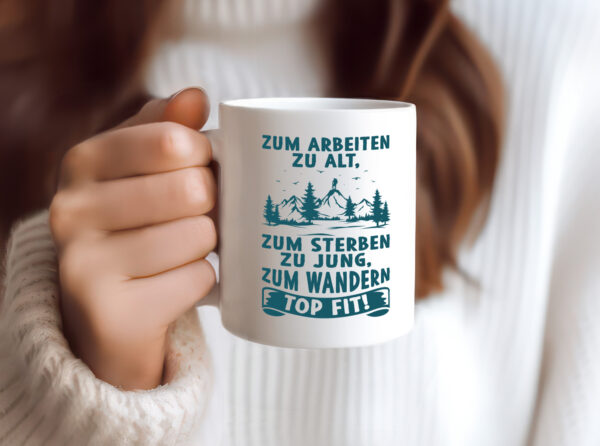 Arbeiten zu alt, Sterben zu jung, Wandern topfit | Berge - Tasse Weiss - Kaffeetasse / Geschenk / Familie