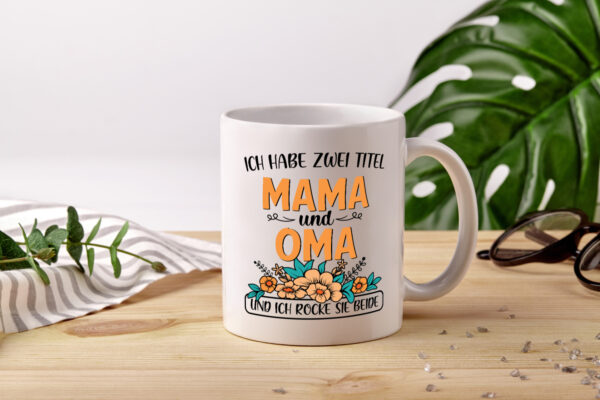 Mama und Oma, rock beide | Blumen - Tasse Weiss - Kaffeetasse / Geschenk / Familie