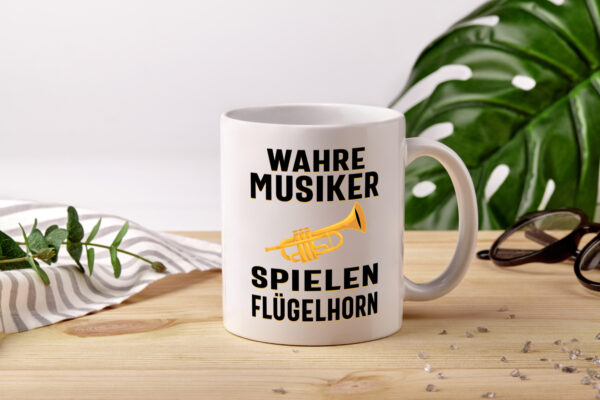 Wahre Musiker spielen Flügelhorn | Trompete - Tasse Weiss - Kaffeetasse / Geschenk / Familie