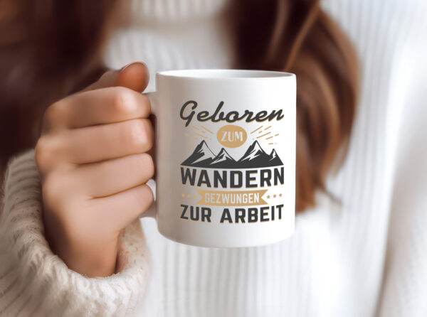 Geboren zum Wandern, gezwungen zur Arbeit | Berge | Sterne - Tasse Weiss - Kaffeetasse / Geschenk / Familie