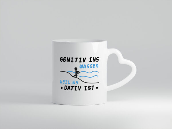 Genitiv ins Wasser, weil es Dativ ist | Mensch | Wasser - Herzhenkel Tasse - Kaffeetasse / Geschenk / Familie