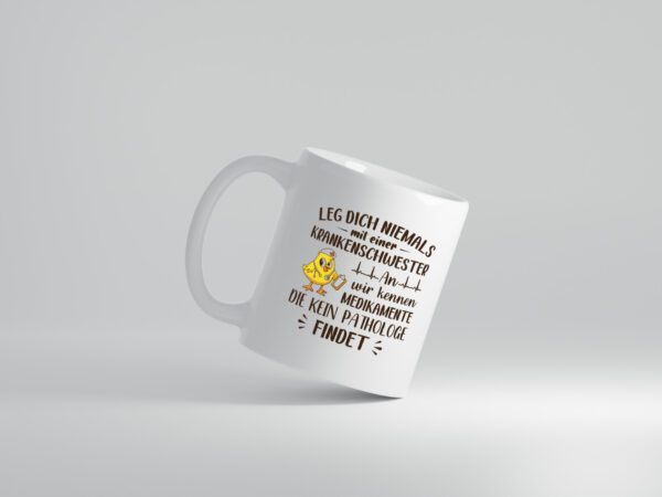 Krankenschwester kennt Medikamente| Küken | Stethoskop - Tasse Weiss - Kaffeetasse / Geschenk / Familie