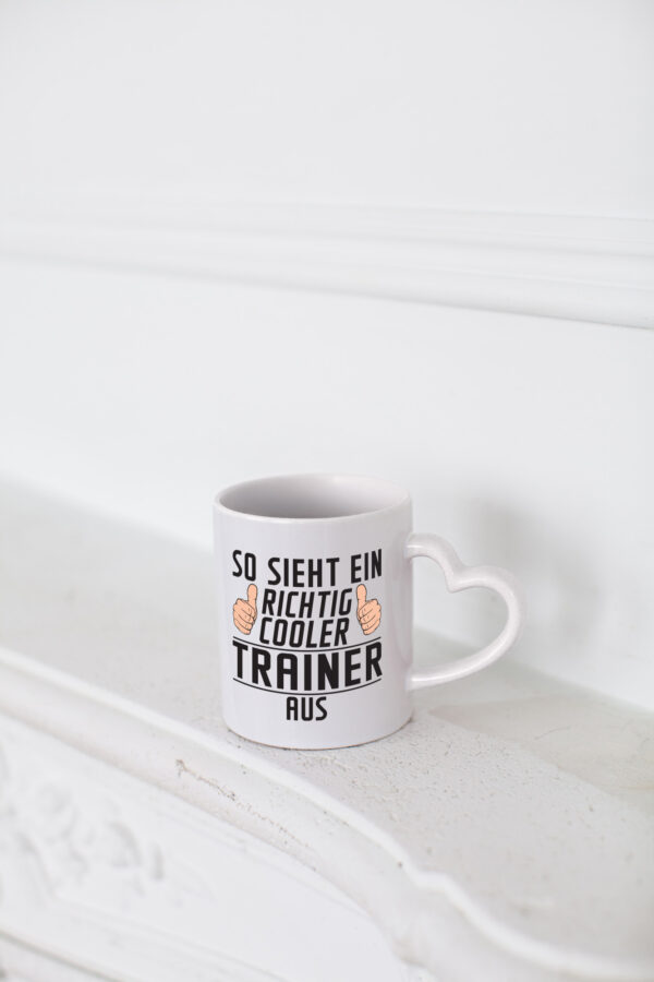 Richtig Cooler Trainer | Verein | Sport - Herzhenkel Tasse - Kaffeetasse / Geschenk / Familie