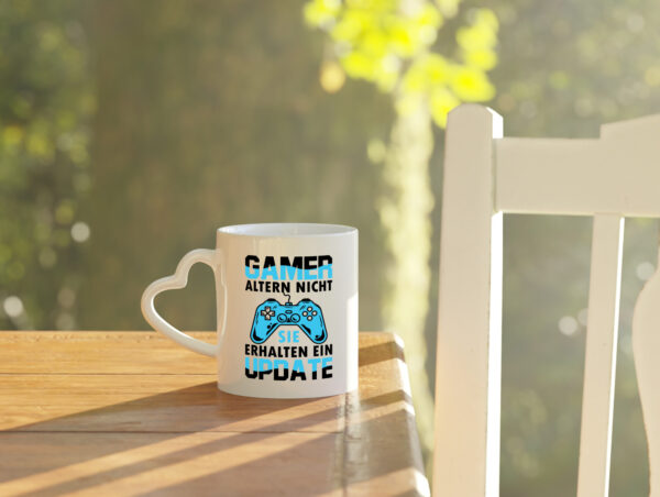 Gamer altern nicht | Controller - Herzhenkel Tasse - Kaffeetasse / Geschenk / Familie