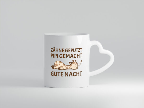 Zähne geputzt, Pipi gemacht, gute Nacht | Giraffe - Herzhenkel Tasse - Kaffeetasse / Geschenk / Familie