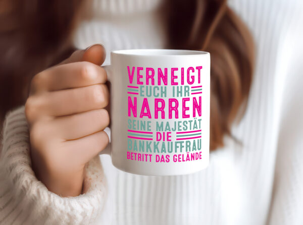 Verneigt euch: Bankkauffrau | Kauffrau | Bank Kaufleute - Tasse Weiss - Kaffeetasse / Geschenk / Familie