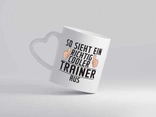Richtig Cooler Trainer | Verein | Sport - Herzhenkel Tasse - Kaffeetasse / Geschenk / Familie