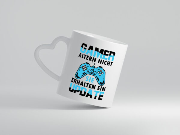 Gamer altern nicht | Controller - Herzhenkel Tasse - Kaffeetasse / Geschenk / Familie