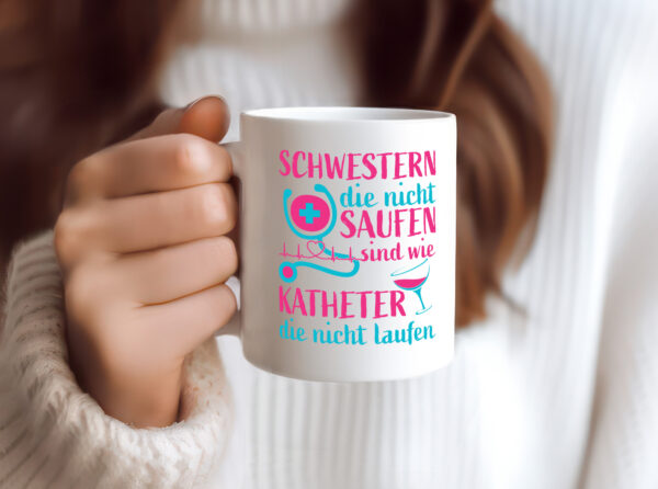 Schwestern die nicht saufen | Stethoskop | Alkohol - Tasse Weiss - Kaffeetasse / Geschenk / Familie