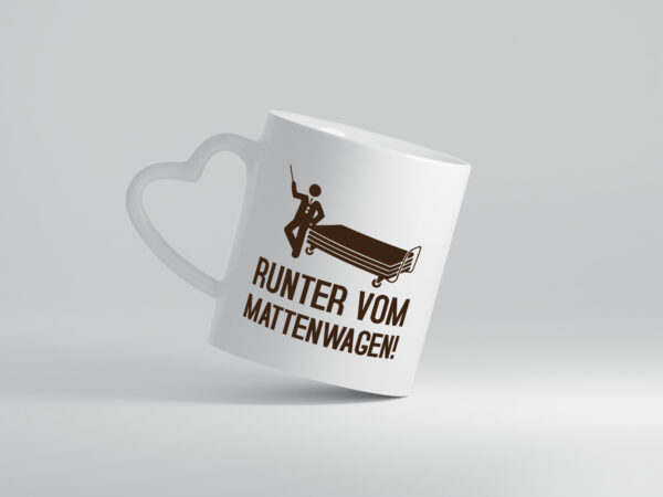 Runter vom Mattenwagen | Mensch | Mattenwagen - Herzhenkel Tasse - Kaffeetasse / Geschenk / Familie