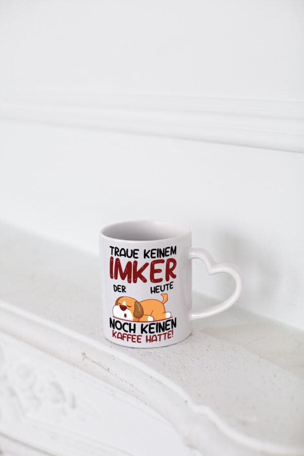 Traue keinem Imker | Imkerei - Herzhenkel Tasse - Kaffeetasse / Geschenk / Familie
