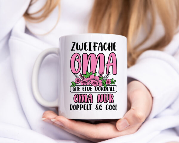 Zweifache Oma wie eine normale nur doppelt so cool - Tasse Weiss - Kaffeetasse / Geschenk / Familie